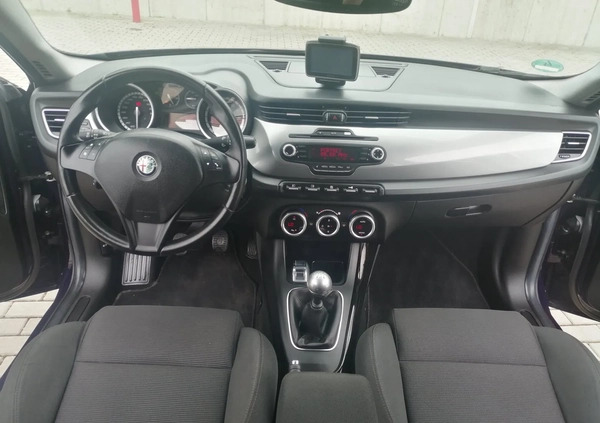 Alfa Romeo Giulietta cena 31500 przebieg: 149850, rok produkcji 2011 z Kozienice małe 172